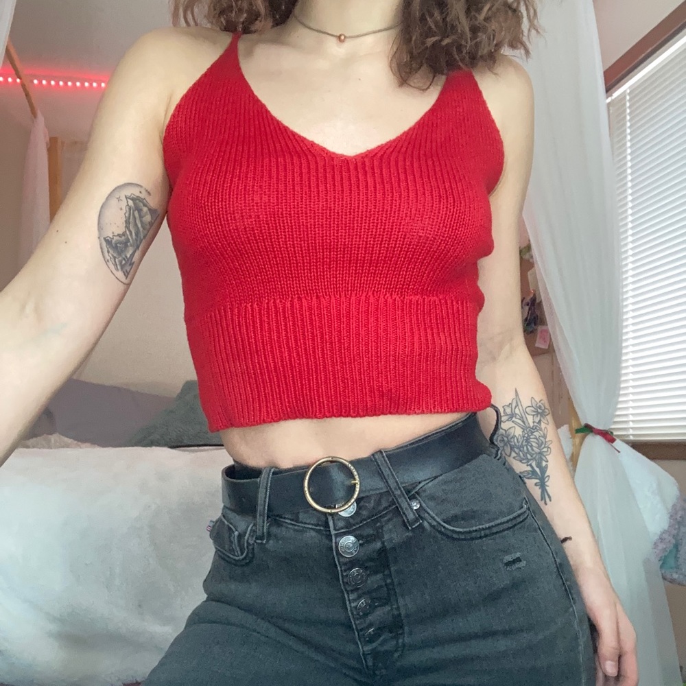 Red knit cropped tank